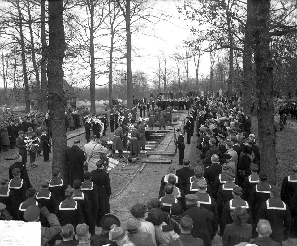 Bijzetting op Grebbeberg van 20 gesneuvelde militairen in Frankrijk, Bestanddeelnr 903-8452
