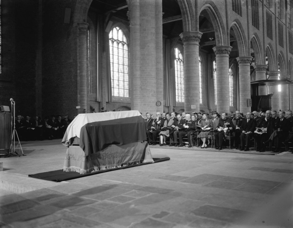Bijzetten van Willem V in de Nieuwe Kerk te Delft, Bestanddeelnr 909-5195