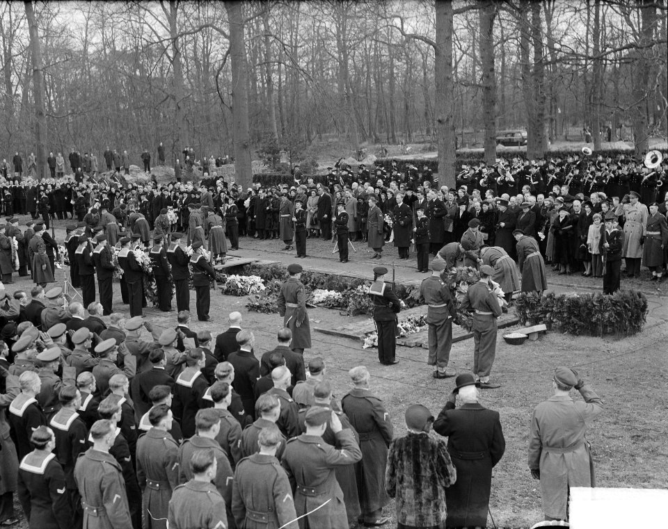 Bijzetting op Grebbeberg van 20 gesneuvelde militairen in Frankrijk, Bestanddeelnr 903-8459