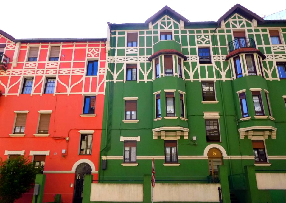 Bilbao - Avenida Kirikiño (barrio de Iralabarri, distrito de Errekalde) 2