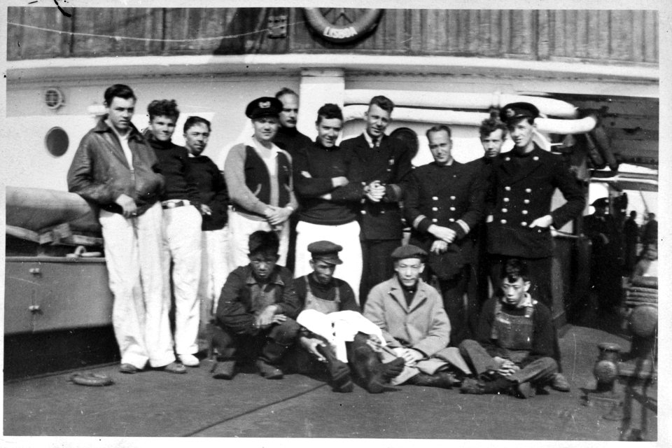 Bijschrift Survivors of the torpedoed vessel were well treated by the crew of the Maria Amelia, Bestanddeelnr 935-3132