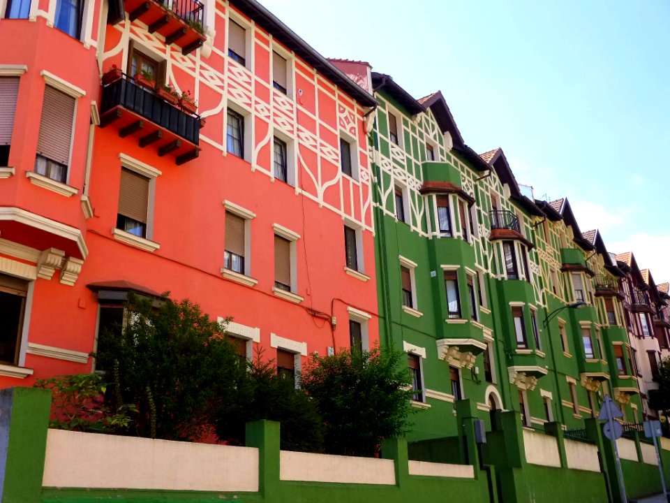 Bilbao - Avenida Kirikiño (barrio de Iralabarri, distrito de Errekalde) 1