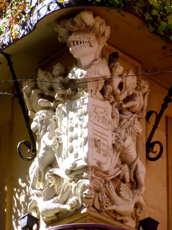 Bilbao - escudo heráldico en el Casco Viejo 2