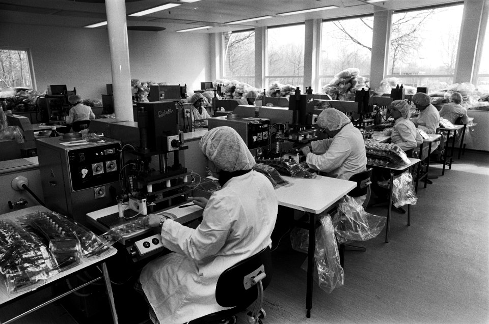 Bloedtransfusies, laboratoria, laboranten, Bestanddeelnr 930-2105