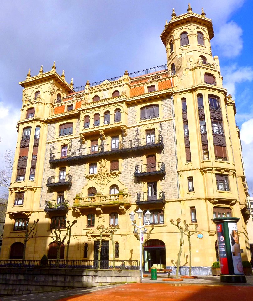 Bilbao - Edificio de viviendas, Plaza Teófilo Guiard,1 (1)