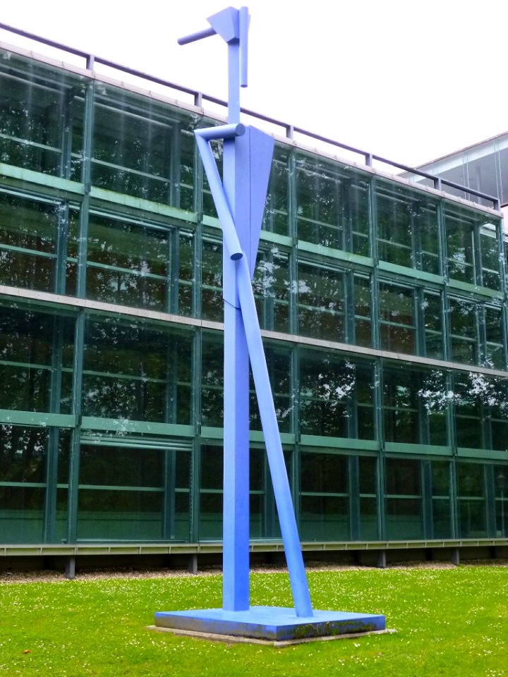 Bilbao - Escultura de Miquel Navarro junto al Museo de Bellas Artes