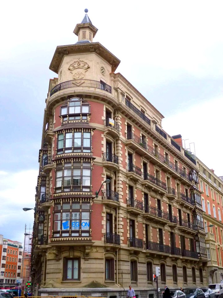 Bilbao - Edificio en la calle Cardenal Gardoki, 10, esquina con calle Astarloa