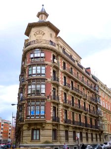 Bilbao - Edificio en la calle Cardenal Gardoki, 10, esquina con calle Astarloa