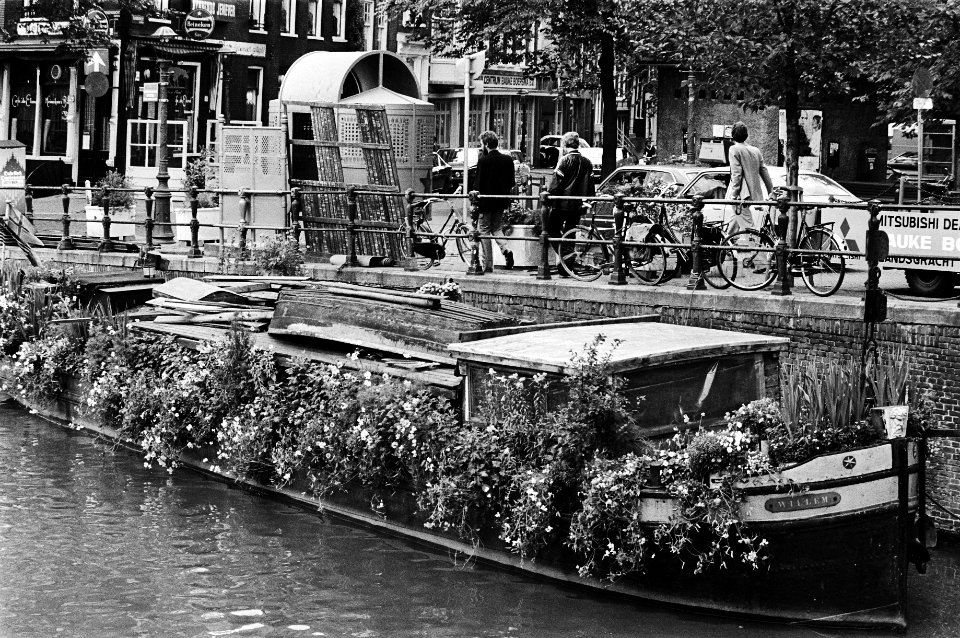 Bloemen, woonboten, grachten, Bestanddeelnr 930-3826