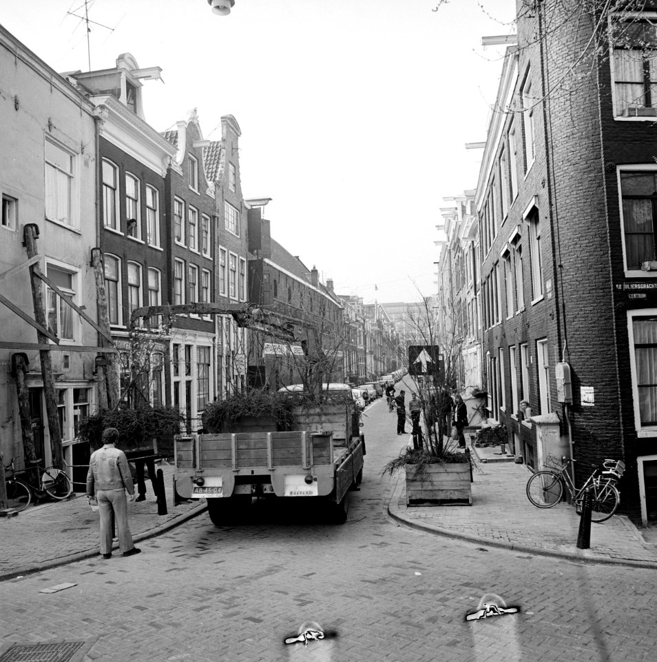 Bloem- en plantenbakken in Kerkstraat, Bestanddeelnr 927-0922