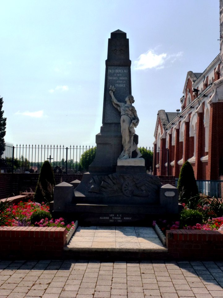 Billy-Berclau (Pas-de-Calais) monument aux morts