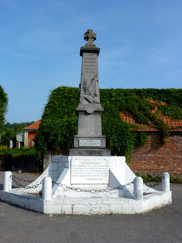 Blessy (Pas-de-Calais, Fr) monument aux morts
