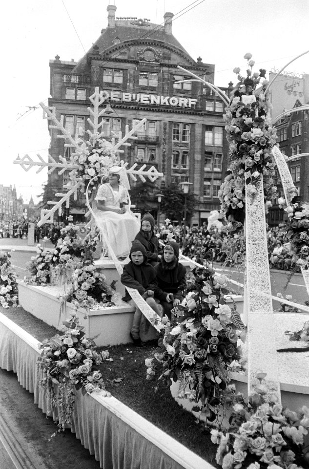 Bloemcorso Aalsmeer. Een van de praalwagens op de Dam, Bestanddeelnr 920-6605