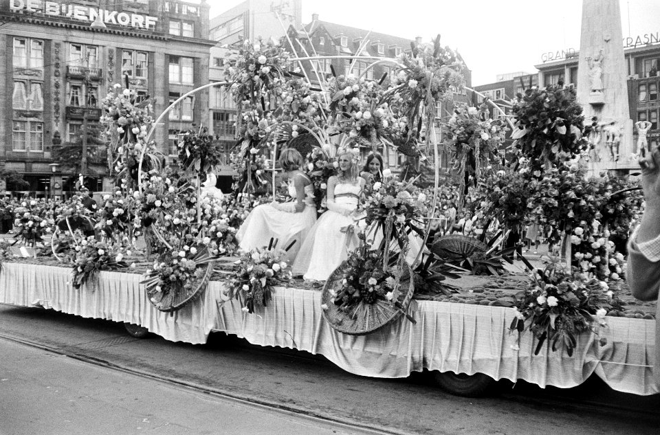 Bloemcorso Aalsmeer. Een van de praalwagens op de Dam, Bestanddeelnr 920-6606