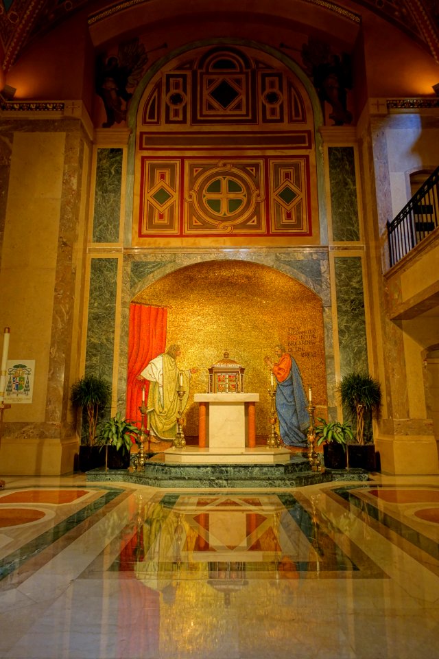 Blessed Sacrament Chapel, mosaics by John de Rosen, 1970, tabernacle by Rambusch of New York - Cathedral of St. Matthew the Apostle - Washington, DC - DSC07728