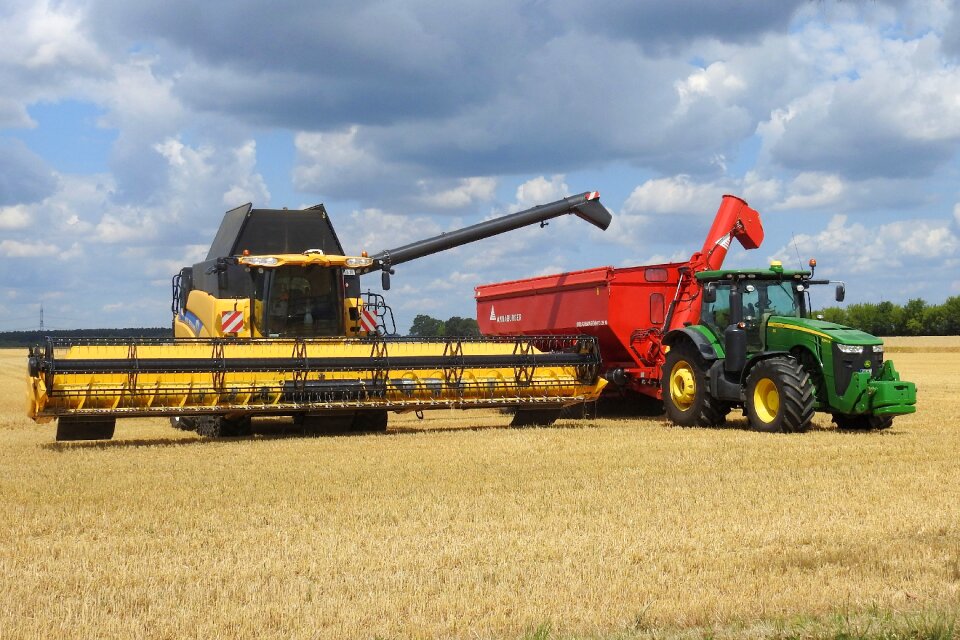 Vehicle agricultural machine grain harvest