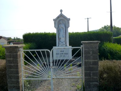 Blessy (Pas-de-Calais, Fr) oratoire N.D. de Lourdes, mémorial 1939-45