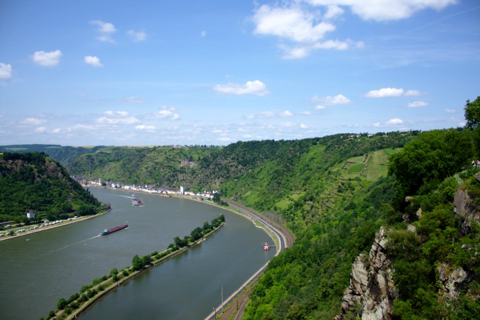 Blick auf den Rhein und St. Goarhausen