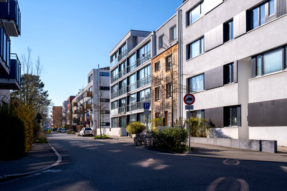 Blick in die Paul-Dietz-Straße in Tübingen Richtung Süden