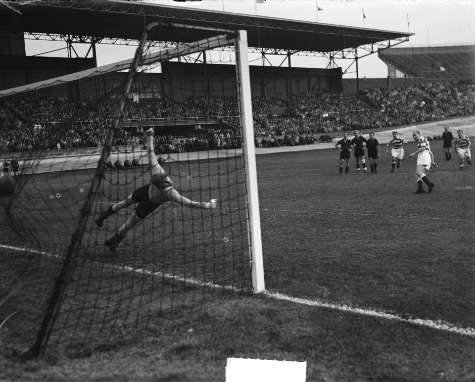 Blauw-Wit tegen EDO 3-0. De 1-0 strafschop van Blauw Wit, Bestanddeelnr 904-2559