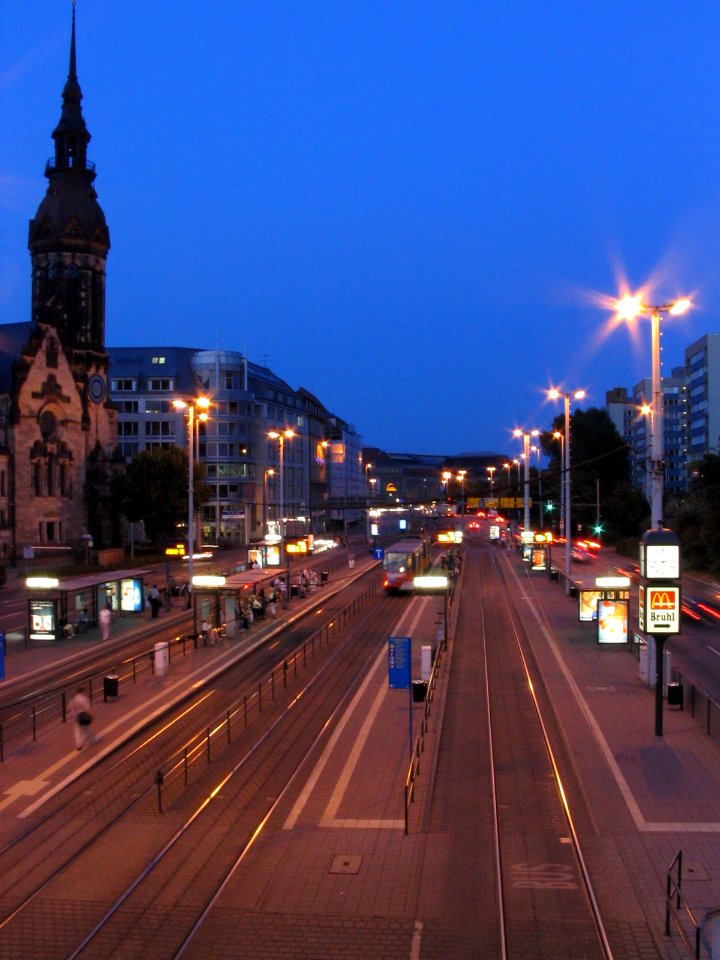 Blick vom Blauen Wunder über Goerdelerring Richtung Leipzig Hbf im August 2003b