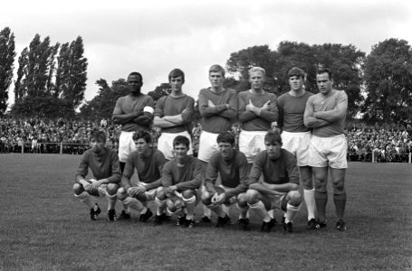 Blauw-Wit tegen Eindhoven 3-0. Elftal Blauw-Wit, Bestanddeelnr 920-5945