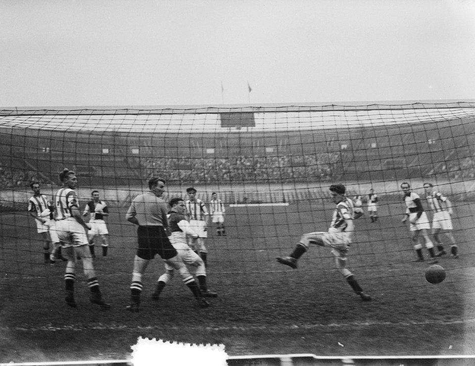 Blauw-Wit tegen Heerenveen 6-0 voetbal, Bestanddeelnr 906-1247