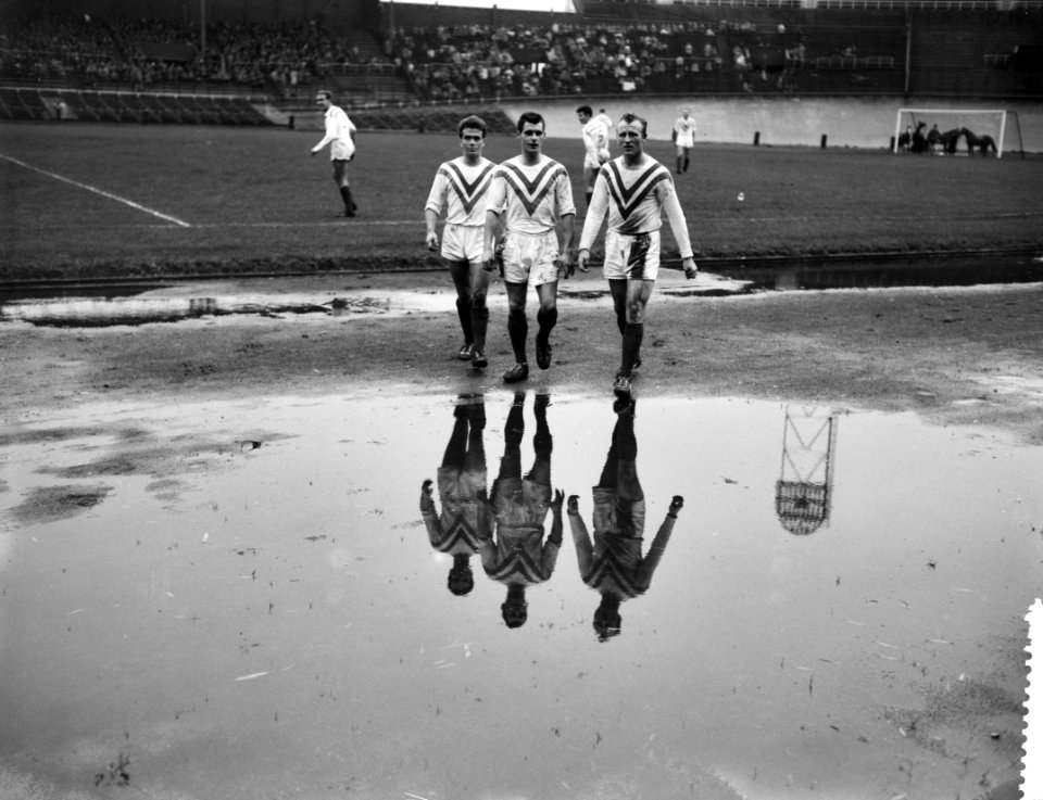 Blauw-Wit tegen Eindhoven 8-0, vlnr Clement, Van de Berg en Bleyenberg, Bestanddeelnr 911-8210