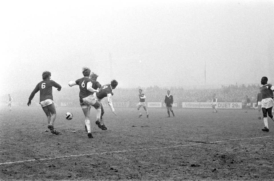 Blauw-Wit tegen Elinkwijk 2-1., Bestanddeelnr 923-1854