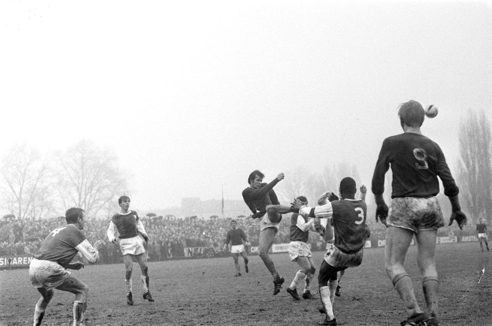 Blauw-Wit tegen Elinkwijk 2-1., Bestanddeelnr 923-1851