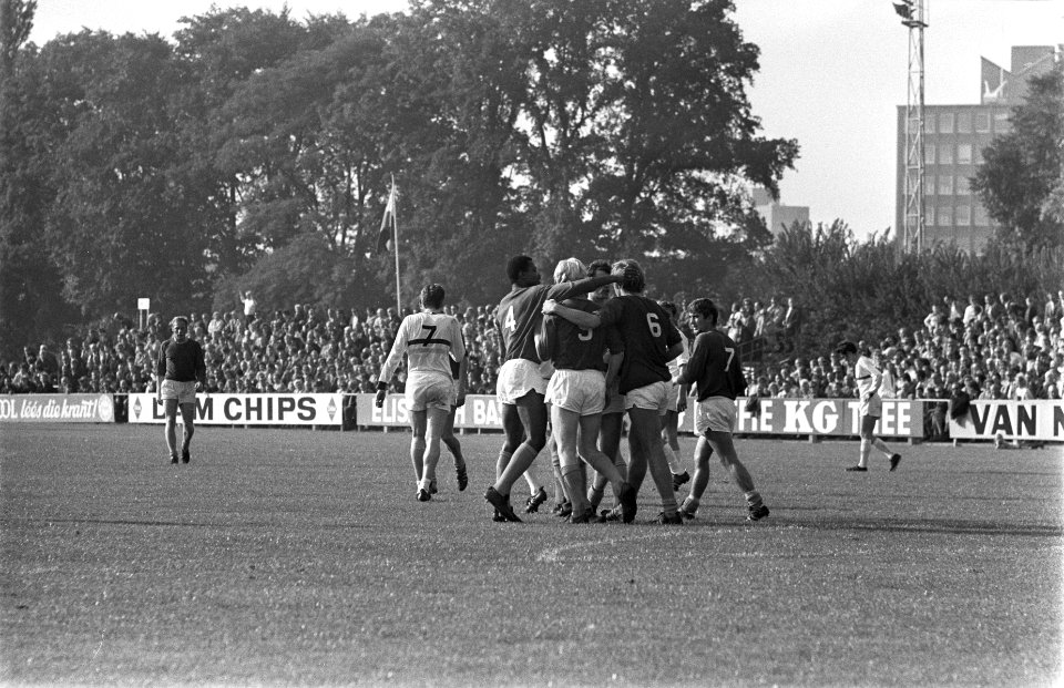 Blauw-Wit tegen FSC (Fortuna Sittardia Combinatie) 4-2. Blauw-Wit heeft gescoor…, Bestanddeelnr 922-8447