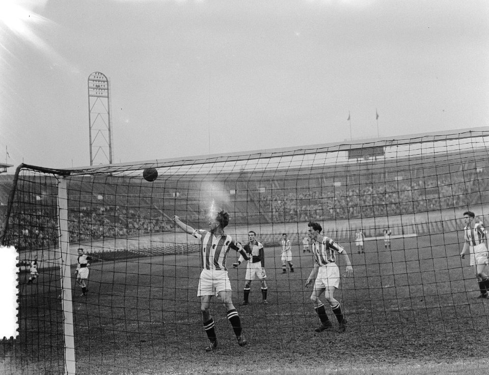 Blauw-Wit tegen Heerenveen 6-0 voetbal, Bestanddeelnr 906-1248