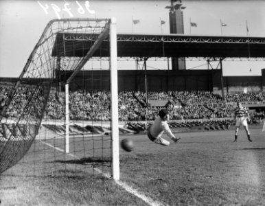 Blauw-Wit tegen HDVS 2-1, zweefduik Til 1-0, Bestanddeelnr 903-6794