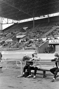 Blauw-Wit tegen Heracles 1-1, Marathon tribune van het Olympisch Stadion schaar…, Bestanddeelnr 920-2365