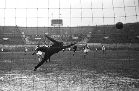 Blauw-Wit tegen Enschede 2-4, midvoor Jansen van Enschede scoort tweede doelpunt, Bestanddeelnr 915-9359