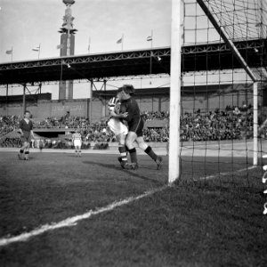 Blauw Wit tegen Excelsior 0-0. Omhelzing, Bestanddeelnr 902-4351