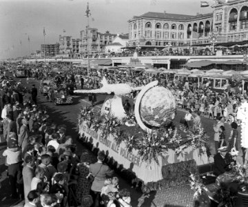 Bloemencorso in Den Haag met Tour de France renners, Bestanddeelnr 905-8723