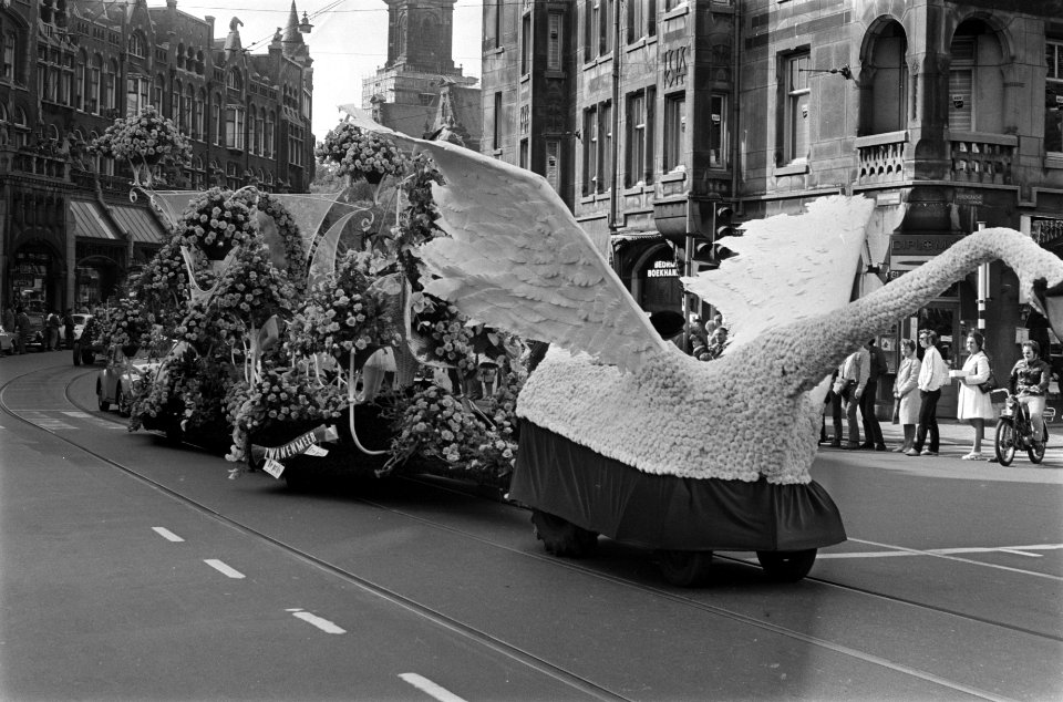Bloemencorso in Amsterdam eerste prijs winnaar Zwanenmeer, Bestanddeelnr 923-8209