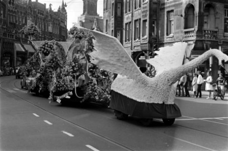 Bloemencorso in Amsterdam eerste prijs winnaar Zwanenmeer, Bestanddeelnr 923-8209