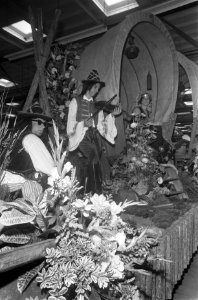 Bloemencorso 1969 voorbereidingen in Aalsmeer wagen Zigeunerleven, Bestanddeelnr 922-7618