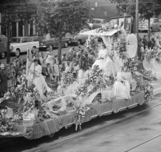Bloemencorso door Amsterdam, Bestanddeelnr 914-2879