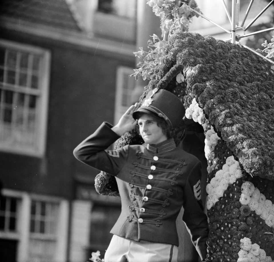 Bloemencorso door Amsterdam, Bestanddeelnr 914-2880