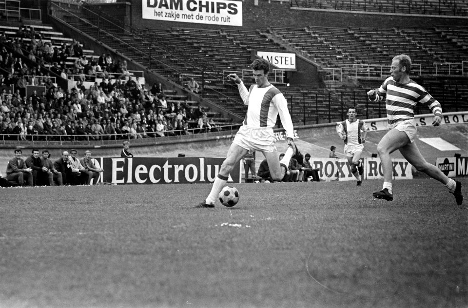 Blauw Wit tegen SVV 1-3 v.l.n.r. Koudijzer (SVV) en tegenspeler Herman in aktie, Bestanddeelnr 922-4593