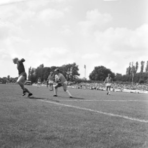 Blauw Wit tegen Heracles 3-1, l. keeper Steunenberg (mg), Bestanddeelnr 922-7146