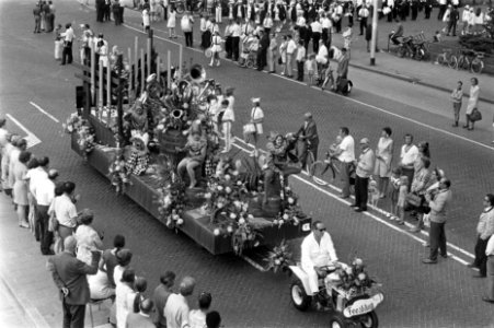 Bloemencorso in teken van Pilgrim Fathers in Leiden, Bestanddeelnr 923-7203
