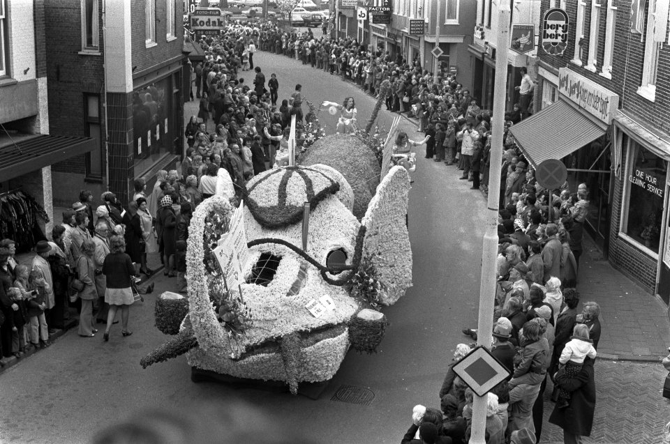 Bloemencorso in Hillegom overzicht bloemencorso, Bestanddeelnr 927-1536