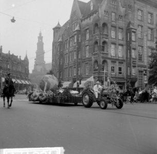 Bloemencorso in Amsterdam, de wagens, Bestanddeelnr 916-8474