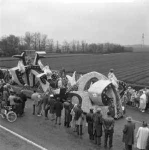 Bloemencorso in de bollenstreek verscheidene praalwagens, Bestanddeelnr 913-9144