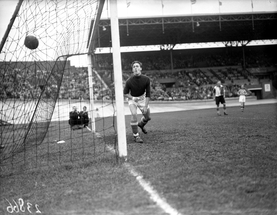 Blauw Wit tegen Feijenoord 1-5 Feijenoorddoelman laat bal door, Bestanddeelnr 902-3866