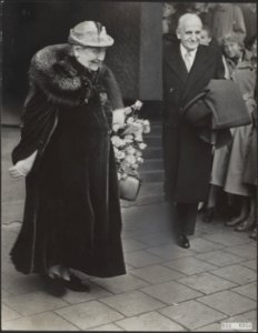 Bloemencorso in het Olympisch Stadion. Prinses Wilhelmina behoorde tot de bezoek, Bestanddeelnr 014-0953